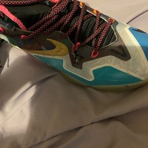 Lebron james mens shoes